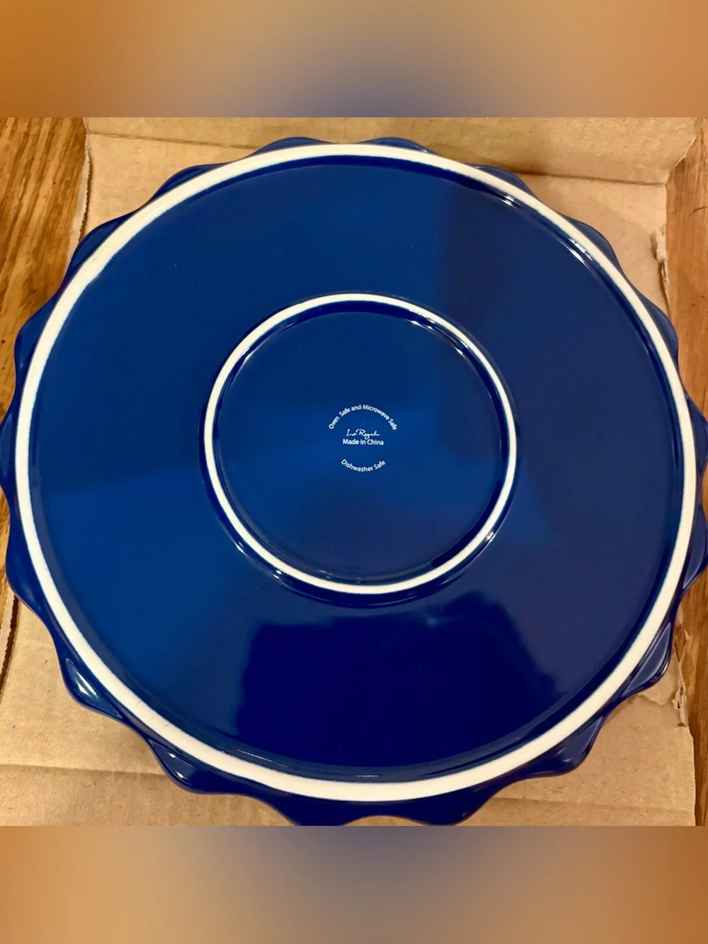 9.5-inch Le Regalo Stoneware Pie Dish